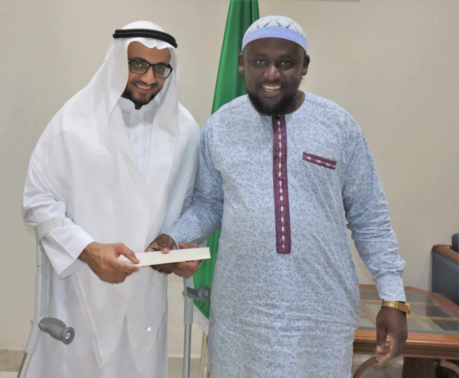 كرّم سعادة عميد ⁧‫الدراسات العليا والبحث العلمي‬⁩ أ.د. أحمد بن سعيد العواجيّ عدداً من طلاب الدراسات العليا المتميِّزين المتعاونين في إنجاح ⁧‫أسبوع البحث العلمي‬⁩ السادس، بحضور سعادة وكيل العمادة للبحث العلمي د. حمد المحمّديّ